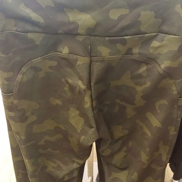 CM Fashion Womens Leggings, With Pockets--Green Camo - Picture 8 of 9